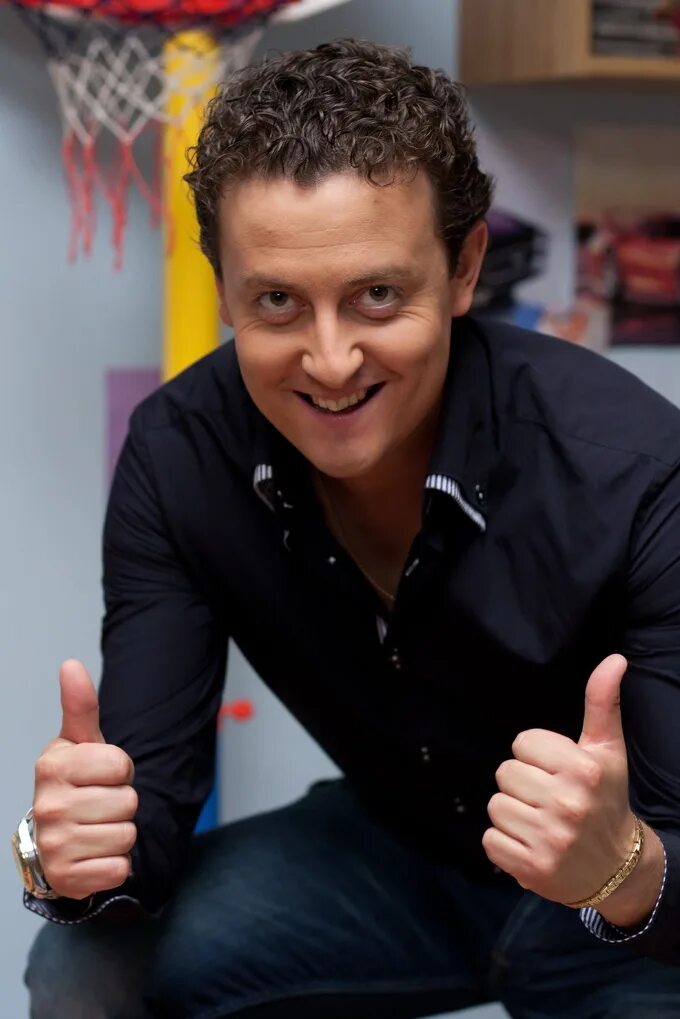 Антон мартынов универ. Стас ярушин. Антон в универе новая общага 1 сезон. Антон ярушин. Стас ярушин универ.