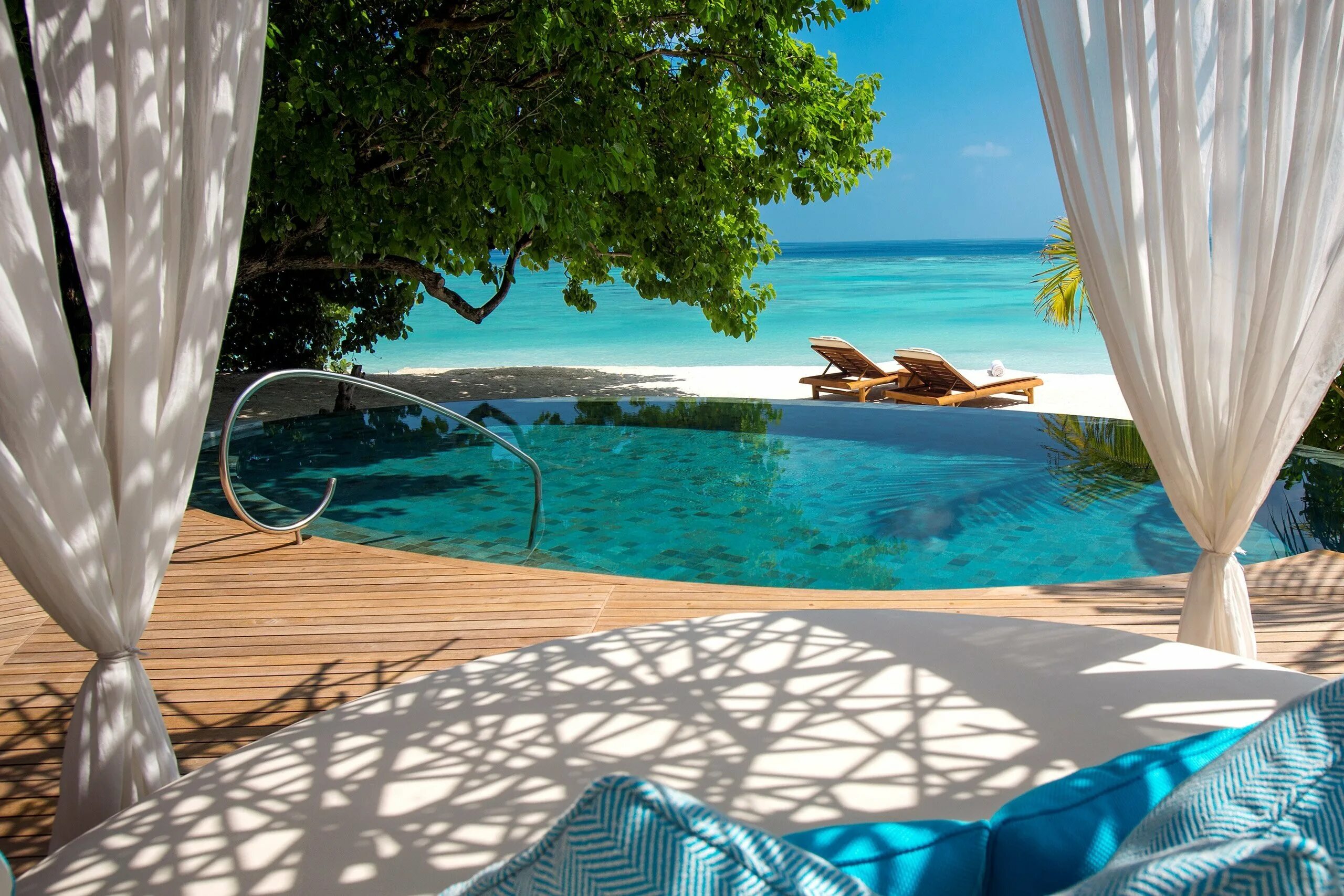 Отель с бассейном с видом на море. Milaidhoo Мальдивы. Milaidhoo Island Maldives Курортный отель. Мальдивы Санд Айленд 5. Терраса Бали бунгало.