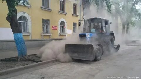 На дорогах мягкая и теплая пыль