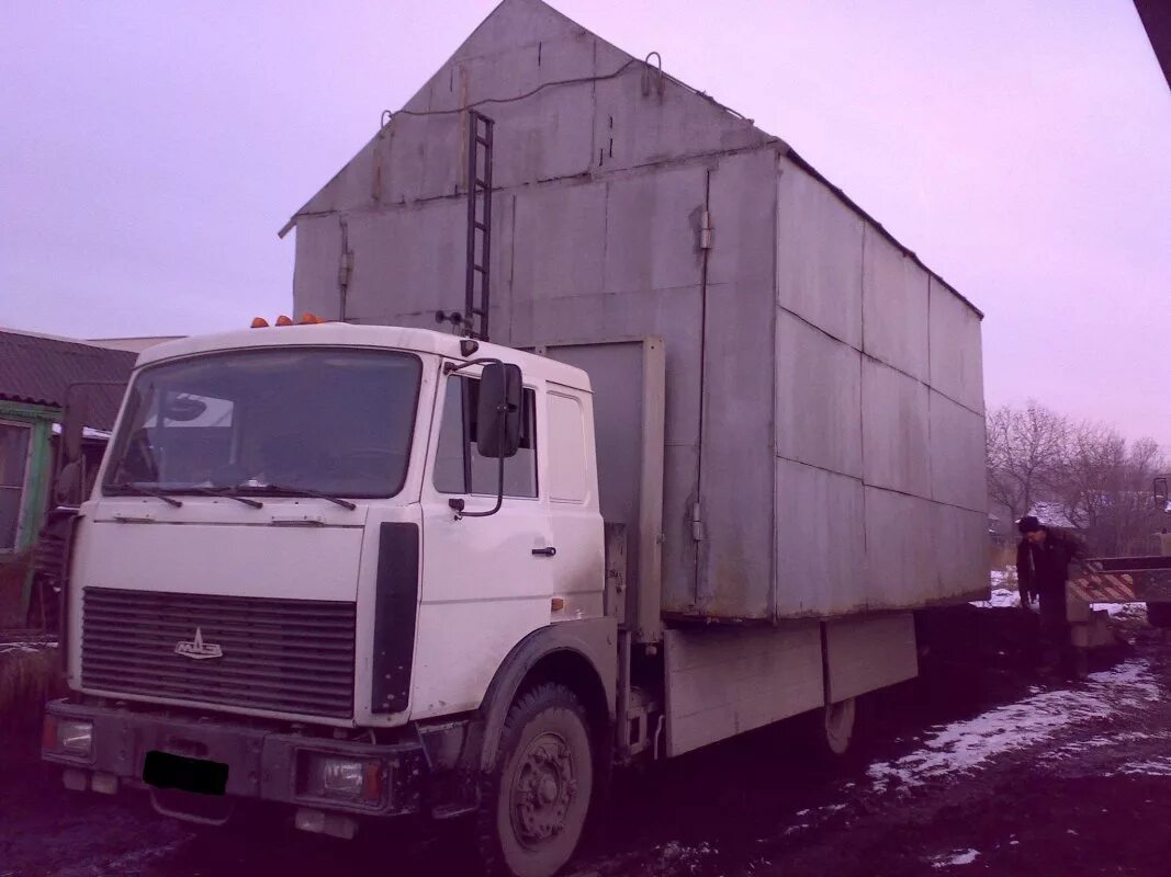 Перевезти гараж. Перевоз гаража. транспортировка гаража. грузоперевозки гараж. перевозка жб гаража.