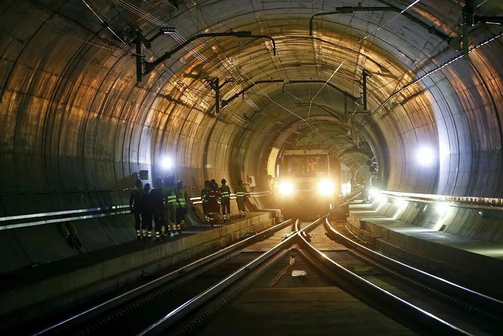 Построить метро самому. Тоннель метро. Железнодорожный тоннель. Тоннель метрополитена. Подземная железная дорога.