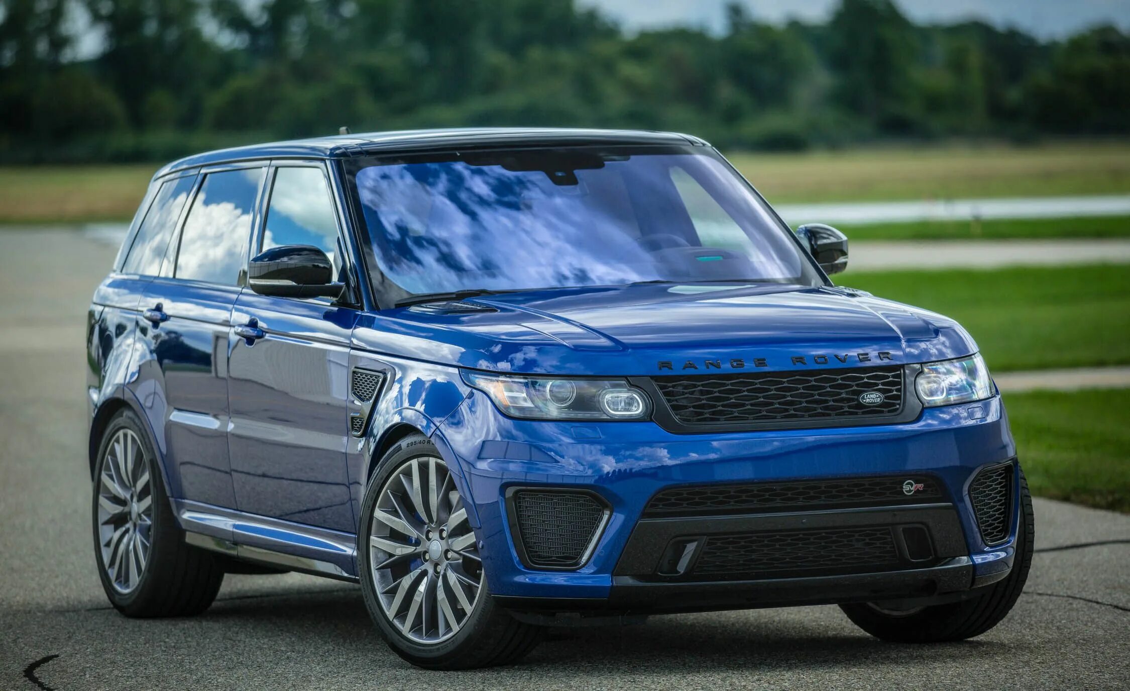 Rover rover sport svr. Рендж Ровер спорт SVR. 2016 Land Rover range Rover Sport SVR. Range Rover SVR 2016. Range Rover Sport SVR.