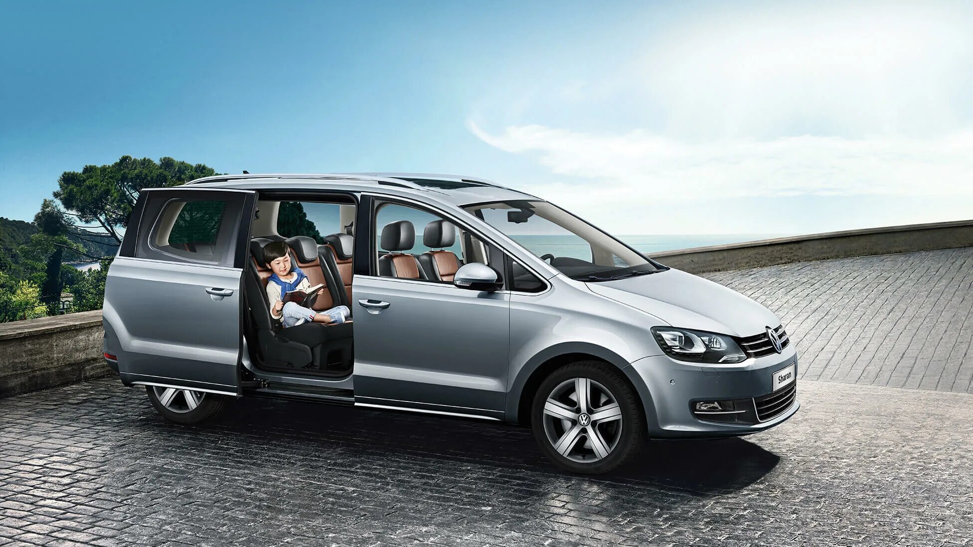 Семейный автомобиль для семьи. Volkswagen семиместный универсал. Компактвэн 2021. Шкода 7 местный минивэн. Минивэн Дачия 7 местный.