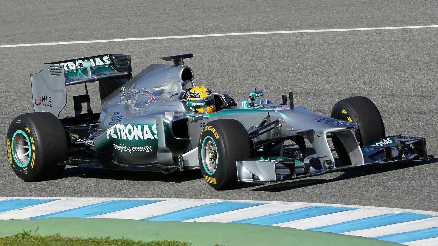 Mercedes w04 f1. Mercedes f1 2013. Mercedes AMG f1 w05. Mercedes f1 w04 2013.