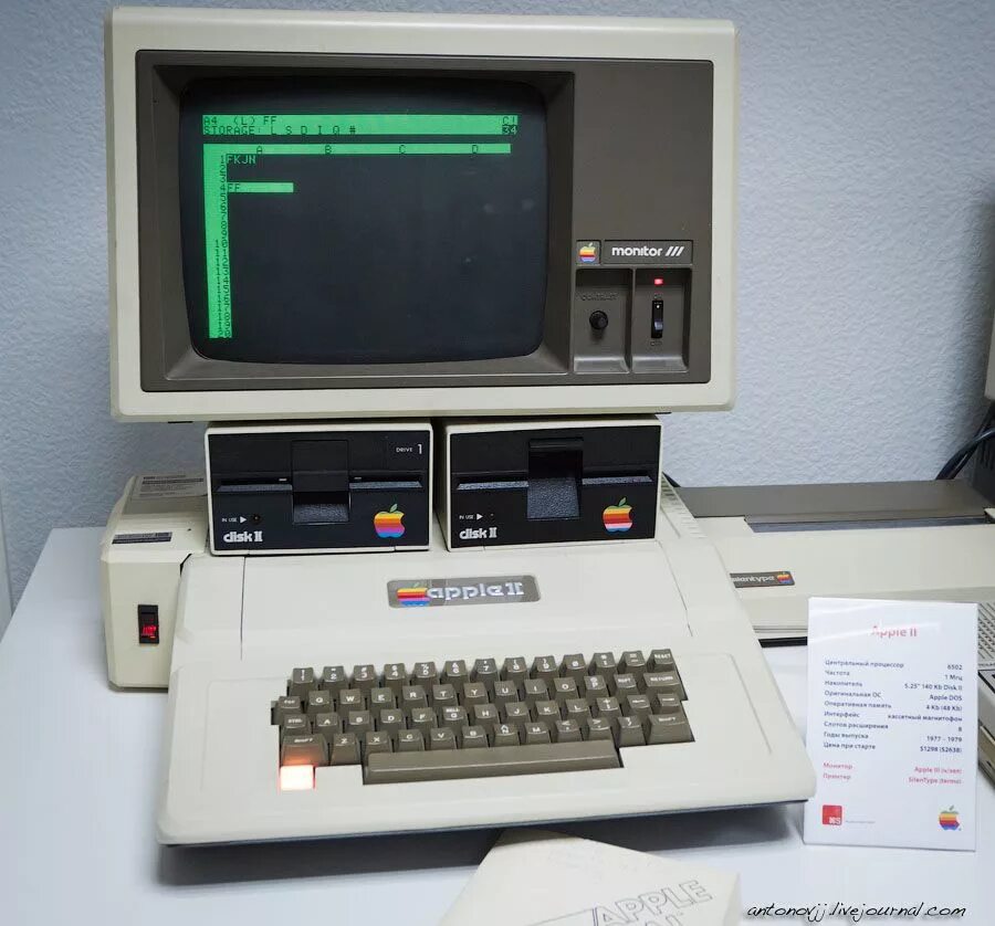 Apple computer 3. Apple ii 1977. 1977 компьютер эппл. компьютер аппле 2. первый компьютер apple 2.