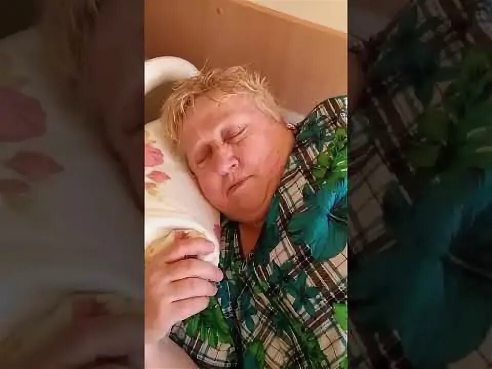 Видео пьяной спящей матери. Спящую бабушку. Спящие бабки.