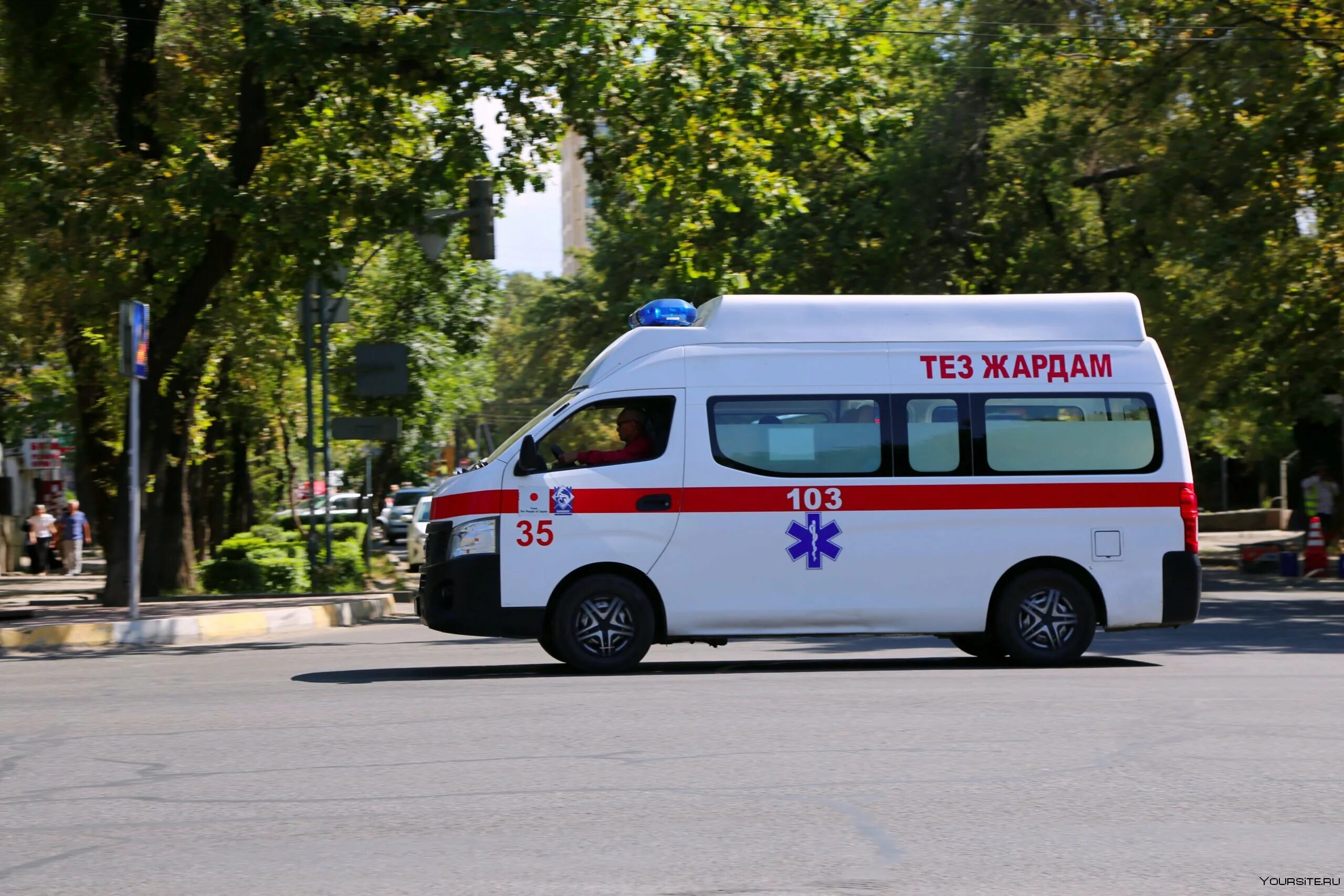 Скорая горно алтайск. Машина скорой. Автомобиль скорой помощи. Vfibyfскорой помощи. Машина скорой помощи 103.