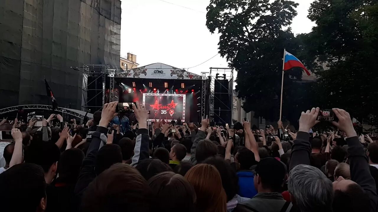 Алиса группа в Питере. Армия Алиса Питер. Ария концерт в зеленом театре. Зеленый театр концерт. Выступление группы спб