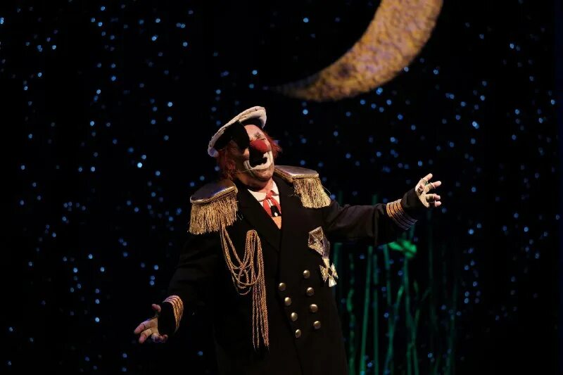 лицедей 6 букв