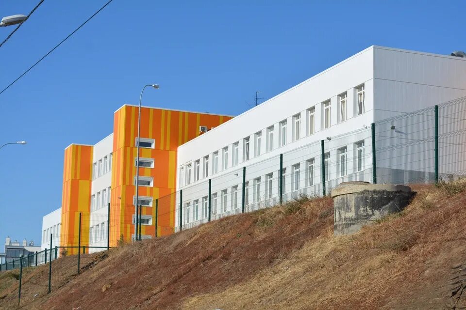 16 гимназия волгоград спартановка. 45 школа учителя киров. Новая школа в дзержинском районе волгограда. Директор 45 школы астрахань. 34 школа волгоград.
