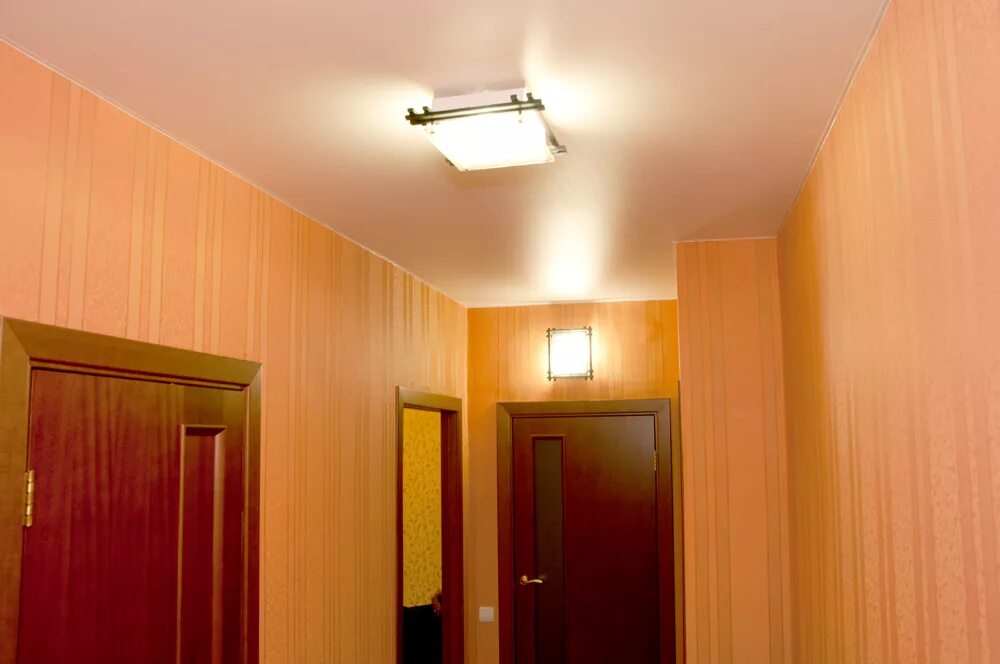 коридор хрущевка потолок. коридор хрущевка потолок. потолок в прихожей хрущевки. натяжные потолки в коридоре в хрущевке. натяжной потолок в коридоре хрущевки.