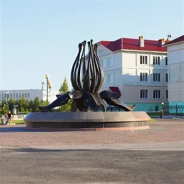 Лангепас ретро парк. Лангепас парк фонтан осетр, скульптура лотос. Ретро лангепас. Сквер ретро лангепас. Ретро лангепас.