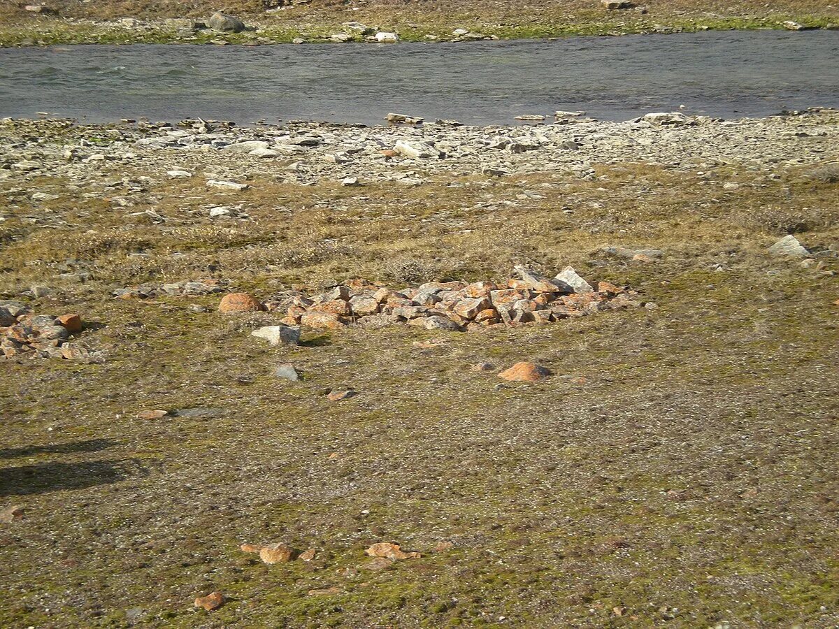 Хординг. Хординг болезнь. Thule site (Copper Inuit) near the Waters of Cambridge Bay (Victoria Island).