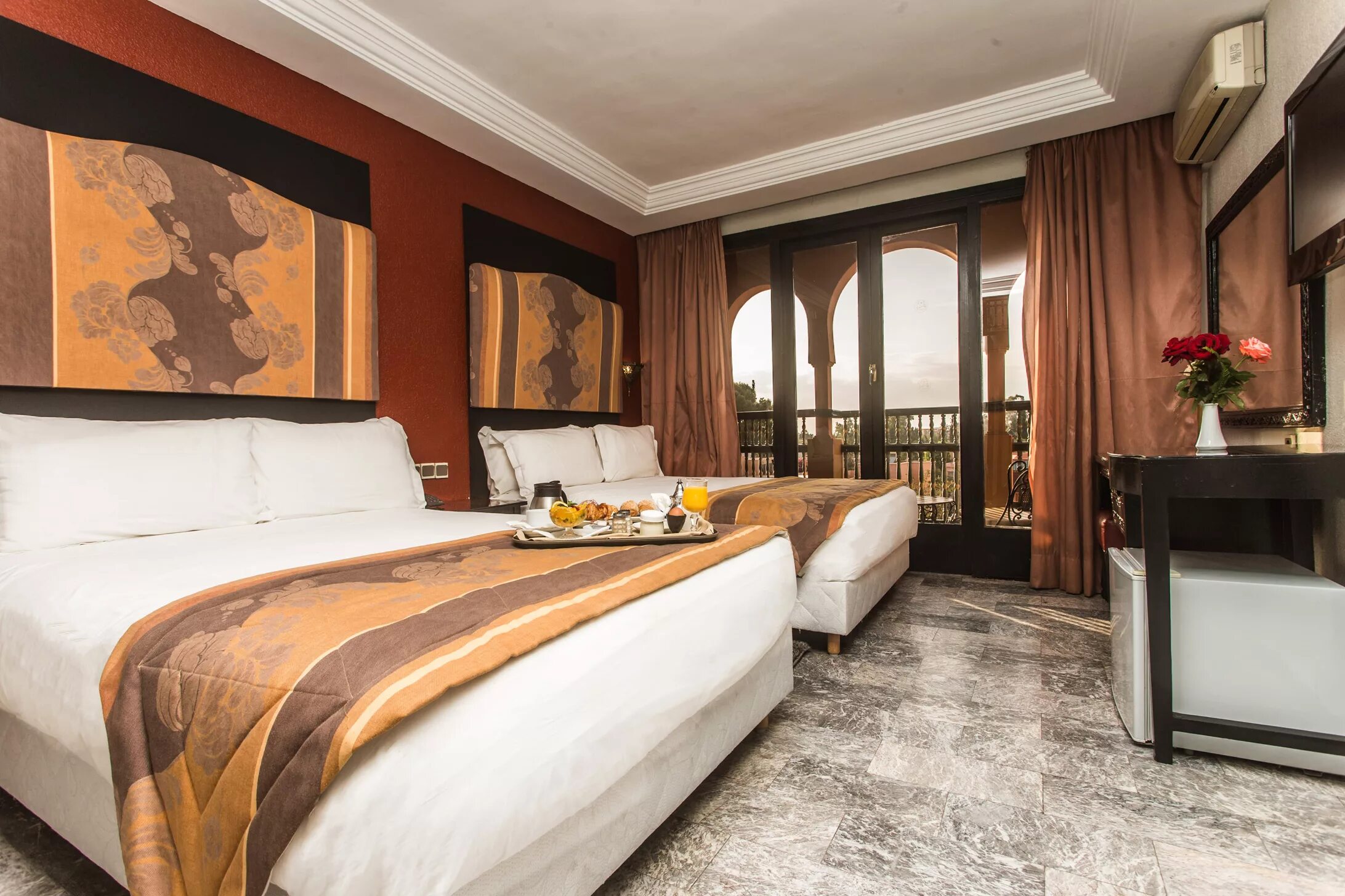 Ell lounge spa hotel 2. Клаб вачкадува бич резорт. Miracle luxury hotel 4 нячанг. Вертикальная гостиница. Majestic premium nha trang 4 ****.