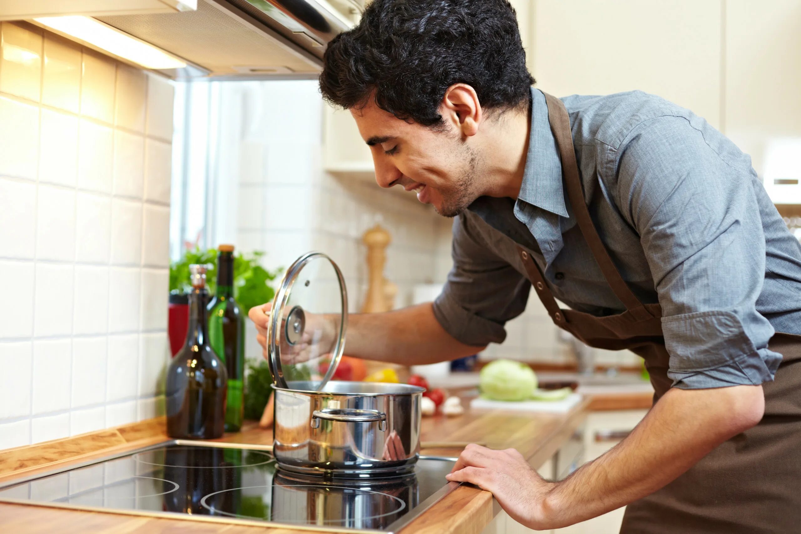 Try to cook this. Куркума и карри. Boil the water. Мужская кухня. Приготовление еды.