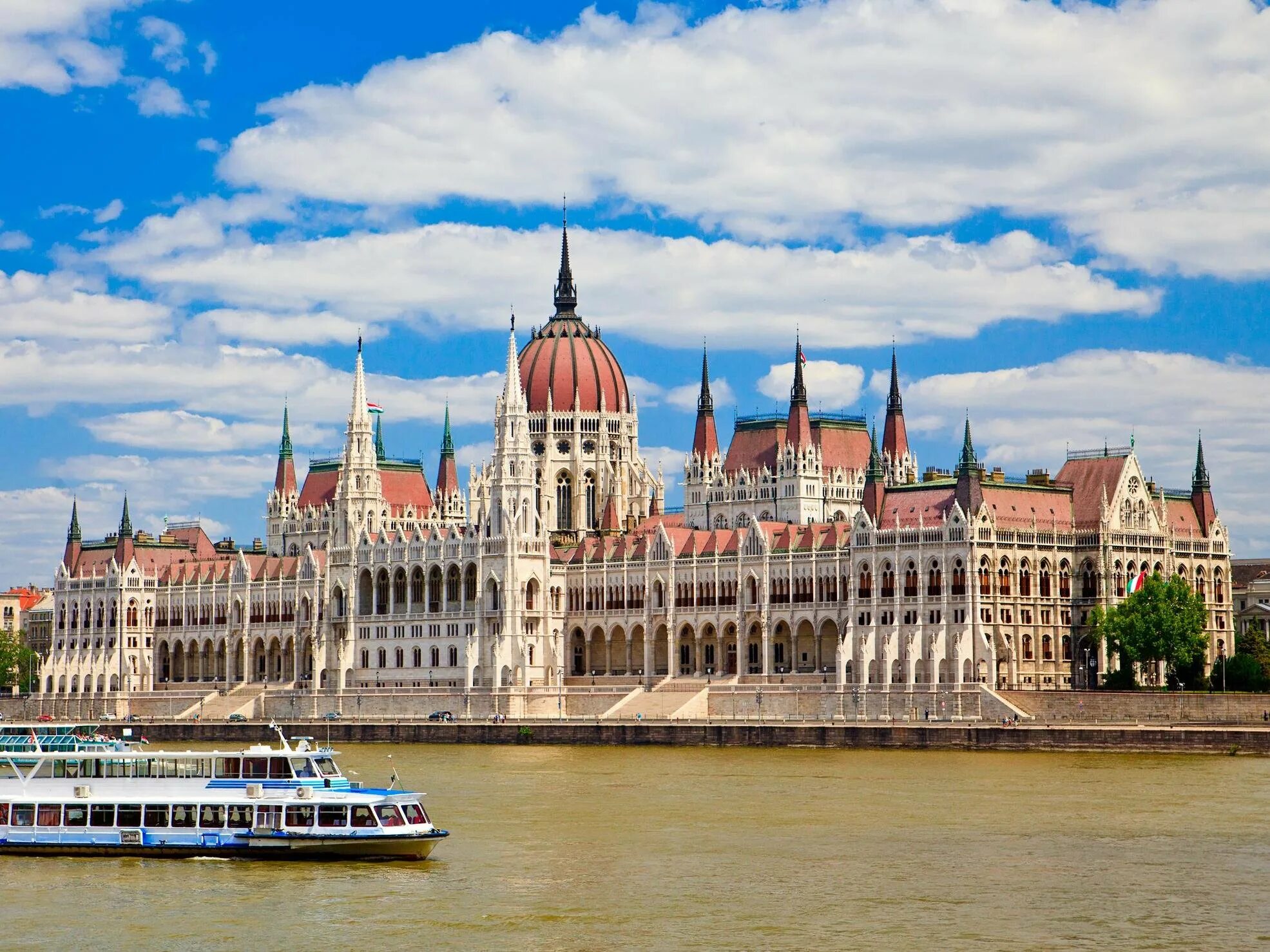 Венгрия здания. Венгрия Будапешт парламент. Здание парламента в Будапеште. Здание парламента Венгрии (Будапешт, Венгрия). Будапешт дворец парламента.