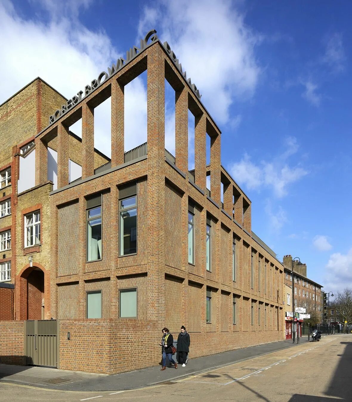 Brown school. Кирпичная школа. Самая красивая школа из кирпича. Mrspg Haverstock. Restoration School.