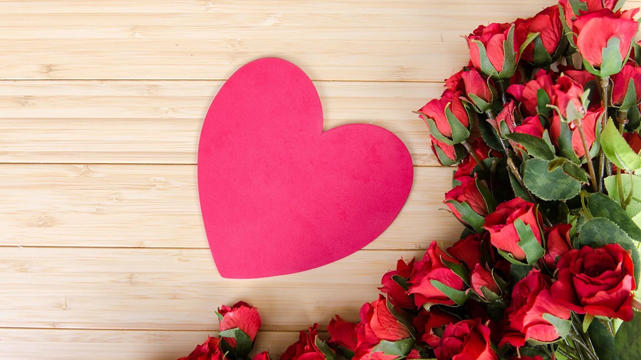 День влюбленных март. Сердце из цветов. Сердечки цветочки. Цветы в форме сердца. Цветы в виде сердечек.