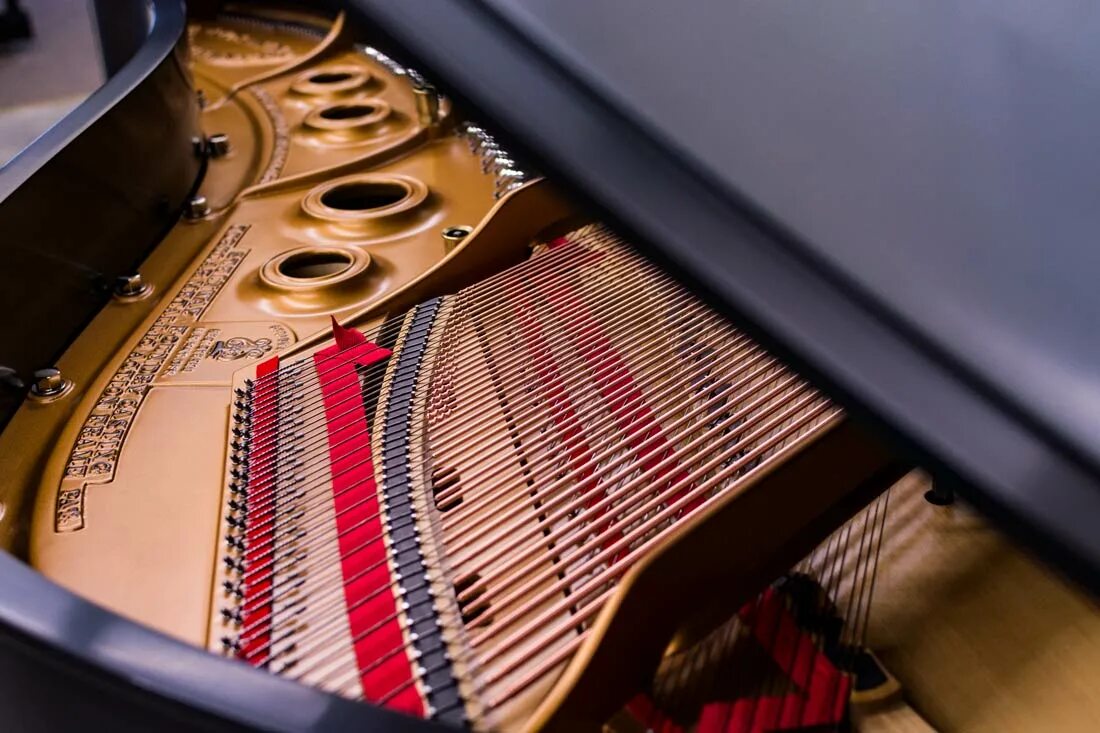 Рояль внутри. Steinway model l. плита в пианино. плита рояль. фланцы: steinway.