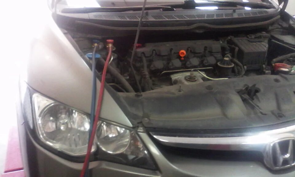 Цивик 4д объем фреона. Civic 8 4d фреон. хонда цивик 4д 2007 фреона системе. honda civic 4d окно фреона. объем фреона хонда цивик 2008.