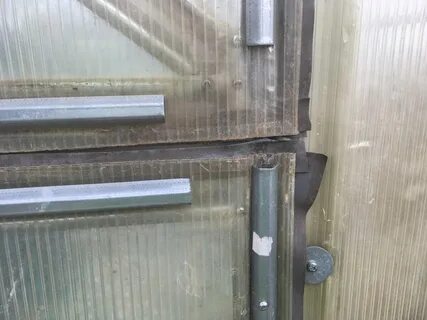 Установка двери на теплицу