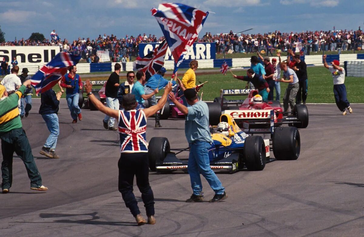 Гонки формула 1 команды. Найджел Мэнселл 2022. Гран при Великобритании 1992. Найджел Мэнселл 1992. Формула 1 Найджел.