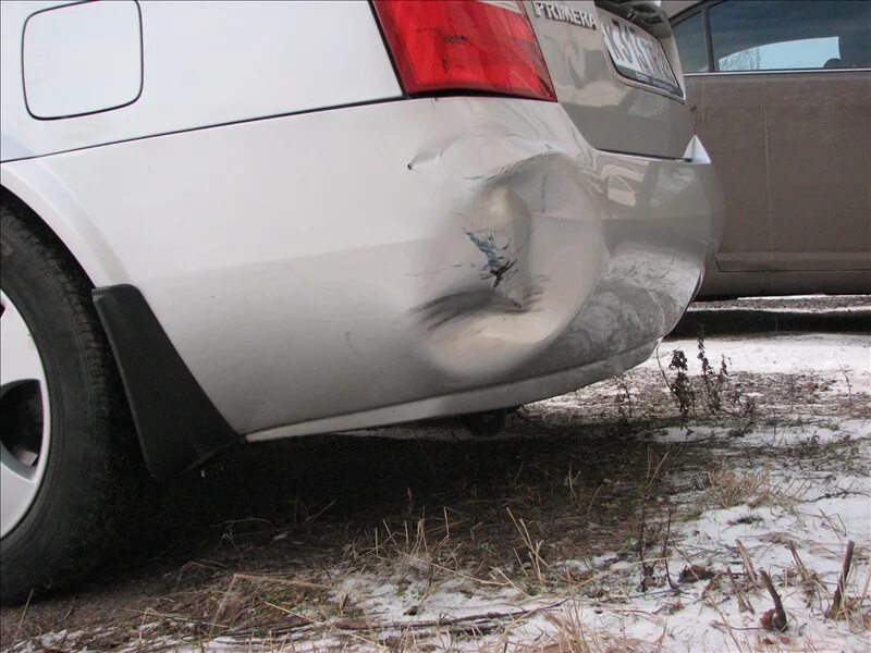 незначительные повреждения. вмятины и царапины на машине. оценка автомобиля после дтп. повреждения кузова автомобиля. лексус 570 царапина на бампере.