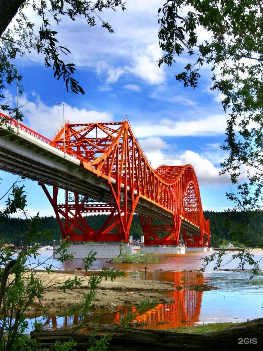 Металла для строительства моста в ханты мансийске. Ханты-мансийск мост красный дракон. Красный мост ханты мансийск. Мост красный дракон в ханты-мансийске. Мост дракона ханты мансийск.