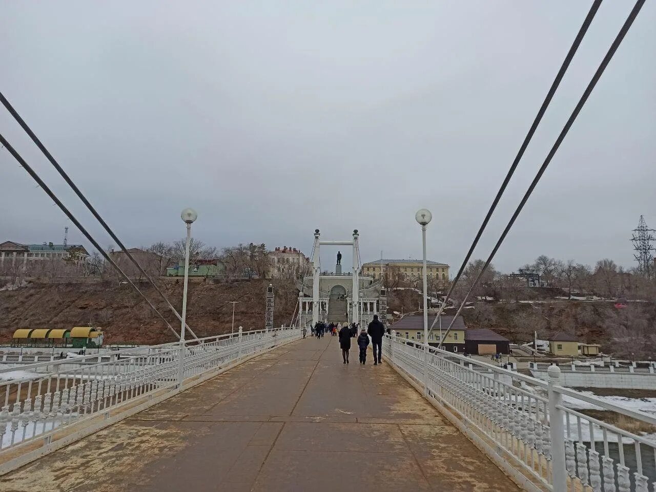 Мост через урал закрыт. Мост беловка оренбург. мост европа азия оренбург. набережная мост оренбург. мост через урал оренбург.