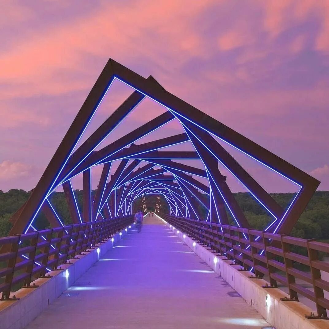 Арка куб. Мост High Trestle Trail. Мост питон в Амстердаме. Мост Urbanismo, Бразилия.