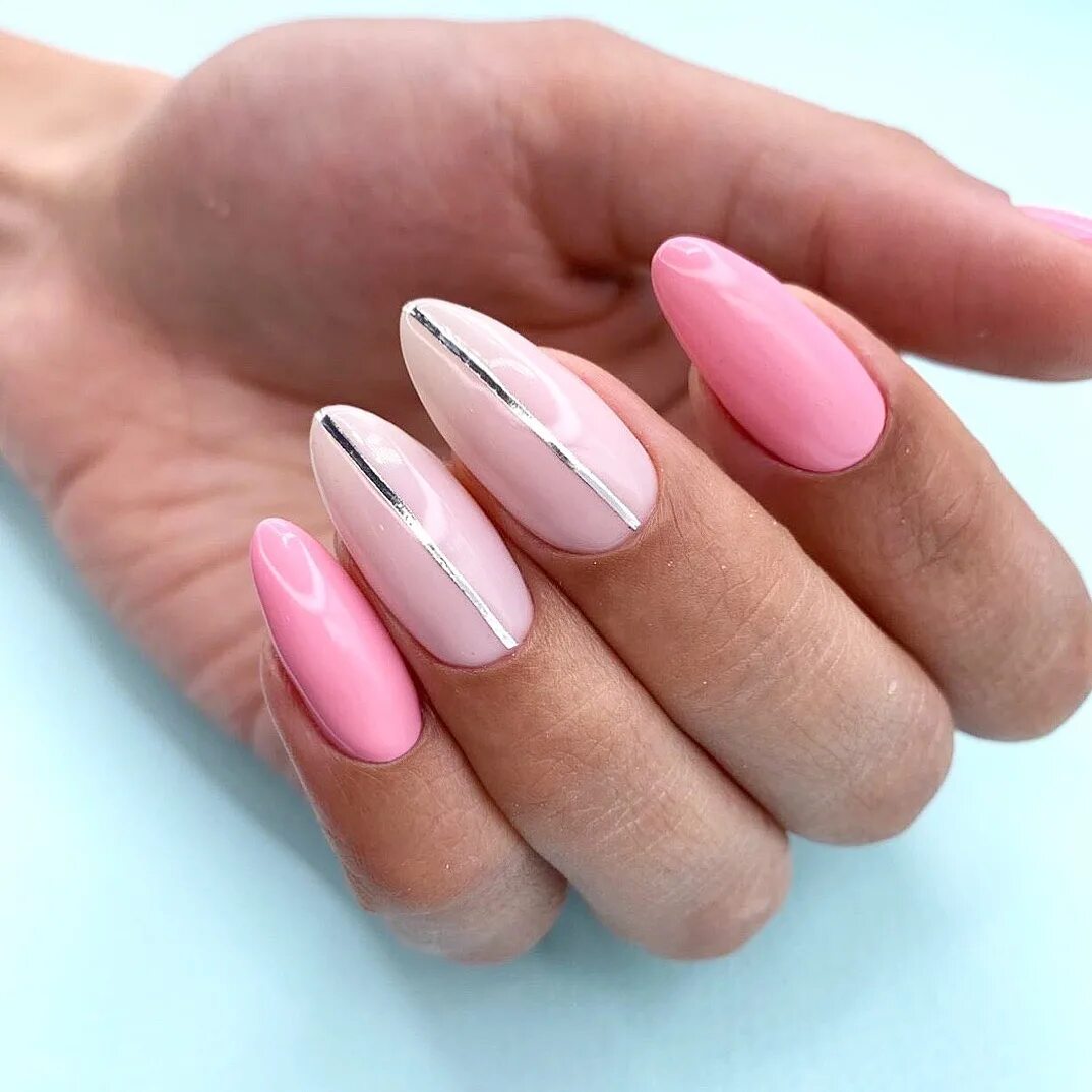 Маникюр миндалевидная форма дизайн. Ногти миндаль. Розовый маникюр миндальной. Розовый маникюр на миндалевидных ногтях. Форма ногтей миндаль.