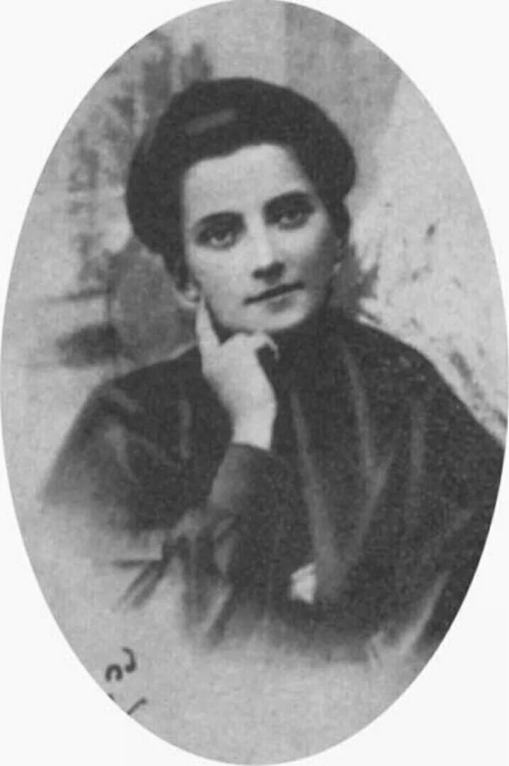 Владимир владимирович маяковский отец. Мать маяковского александра алексеевна. Владимир владимирович маяковский отец. Отец владимира маяковского. Мама маяковского.