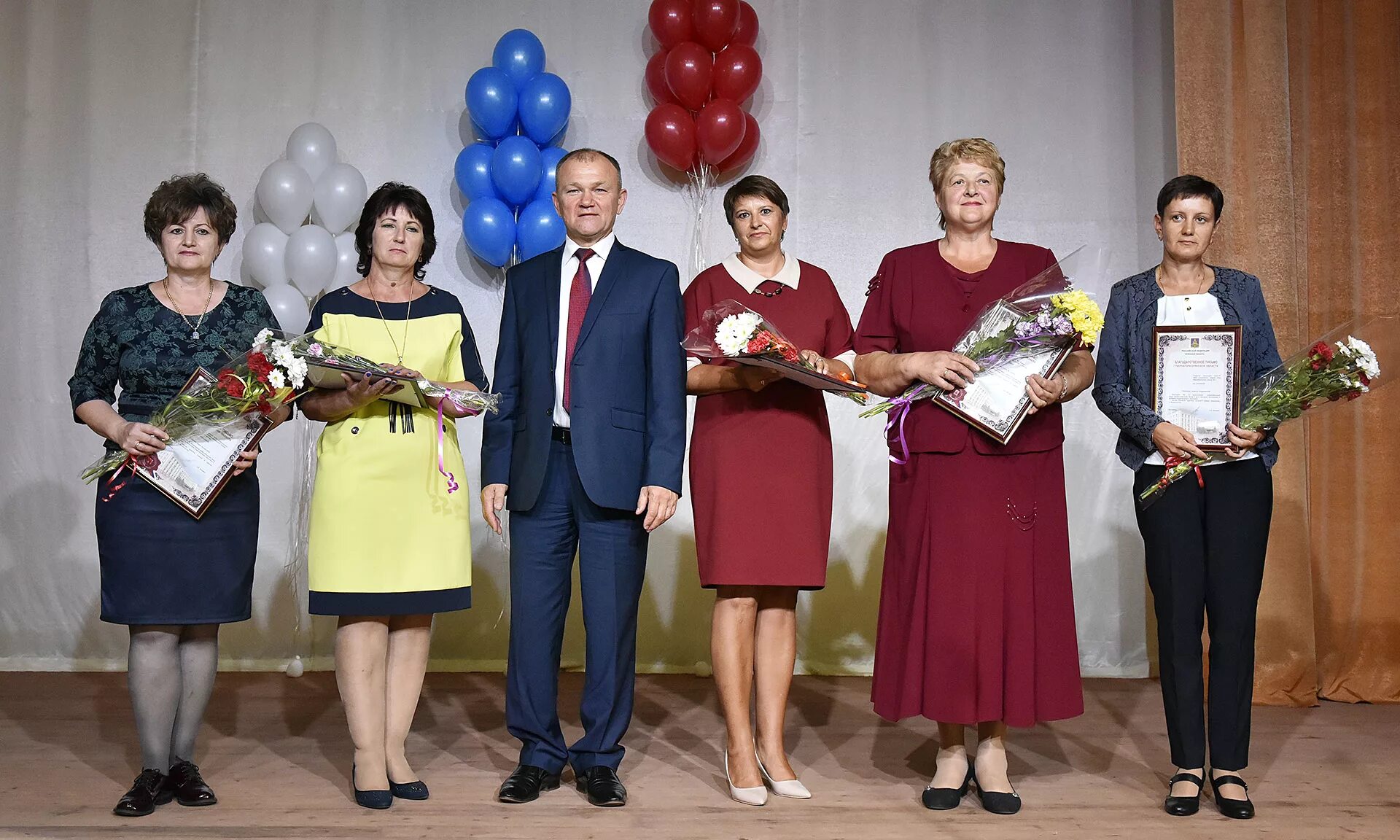 Лицей 27 брянск учителя. Лицей номер 27 брянск. Лицей 27 суворова ростов-на-дону. Лицей 27 учителя. Лицей 27 учителя.