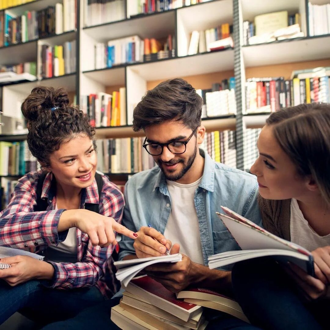 Teach 2. Обучение русскому языку фото. language learning lab. иврит обучение красивые фото студенты. teacher grammar study foto.