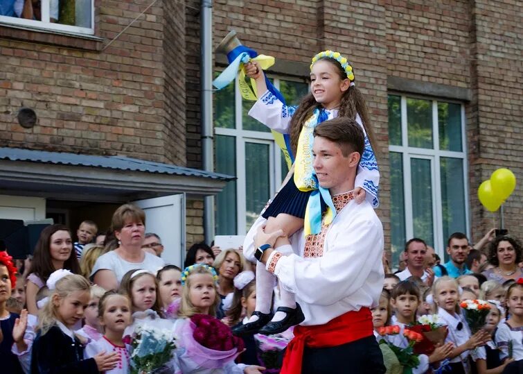 Школа по украински. Школа по украински. Украинская школа. Школа по украински. Украинская школа.
