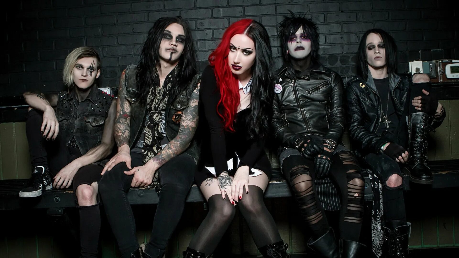 Day so new. New years day группа. группа motionless in white. солистка группы new years day. new years day американская группа.