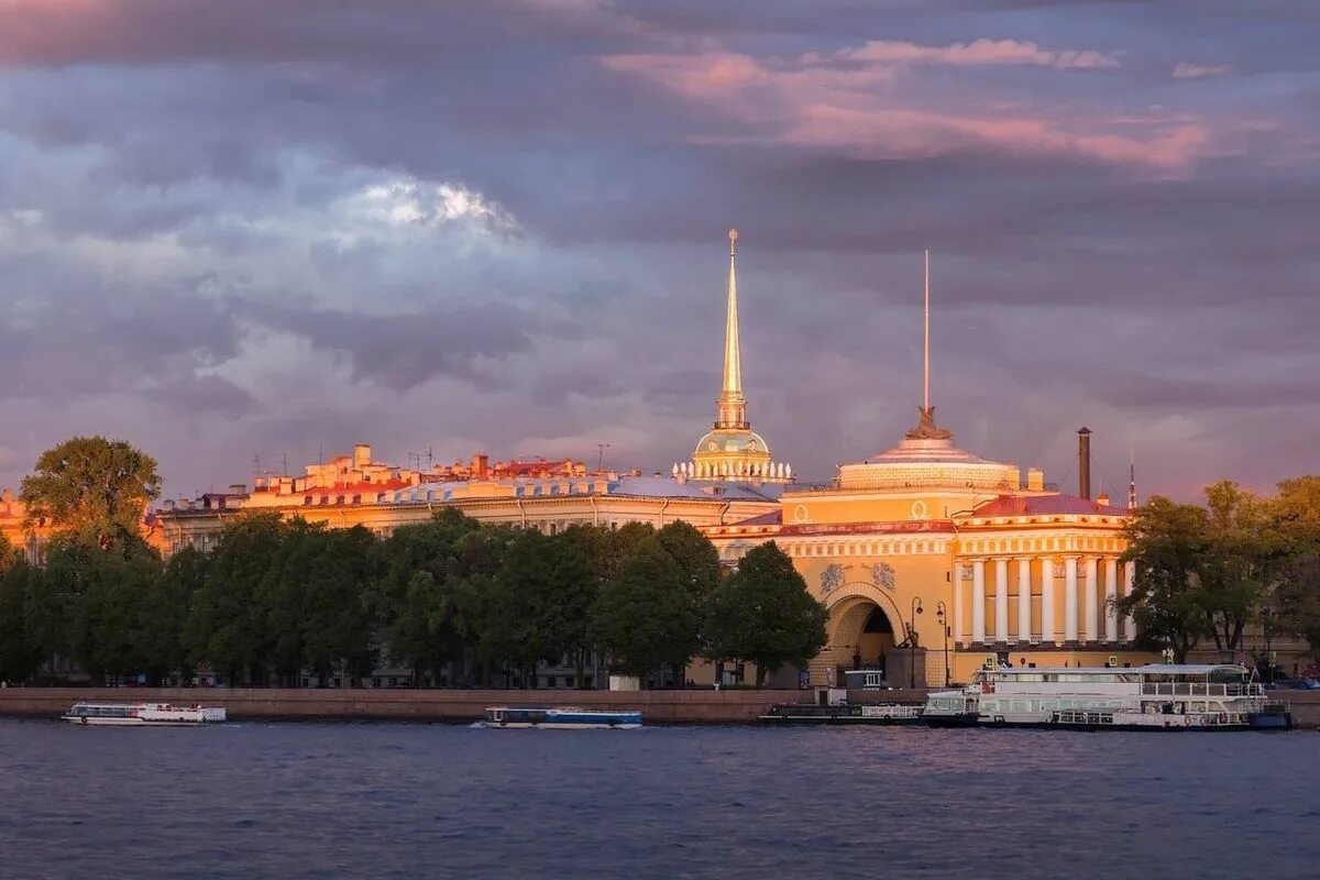 Когда придет тепло в спб. Адмиралтейская набережная Санкт-Петербург. Адмиралтейская ветра СПБ. Фото Адмиралтейской набережной в Питере.