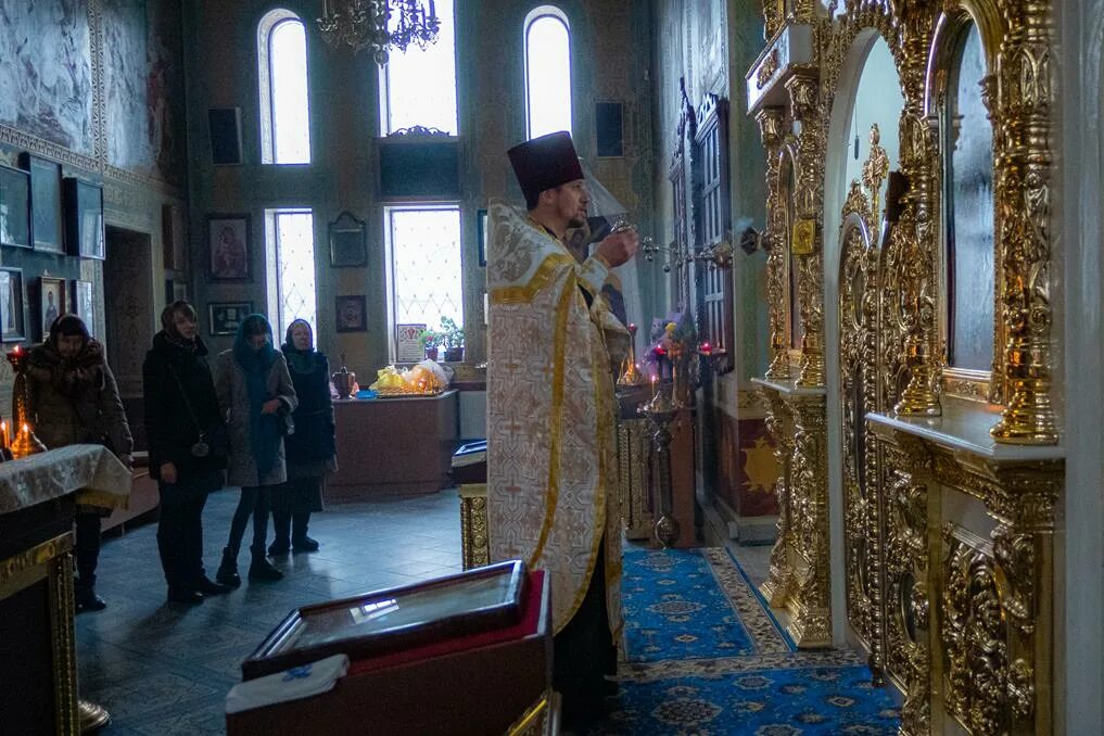 Родительская суббота в октябре 2025. Вечерня богослужение. 26 февраля вселенская родительская суббота. вселенская родительская суббота в 2025. фото литургия в храме.