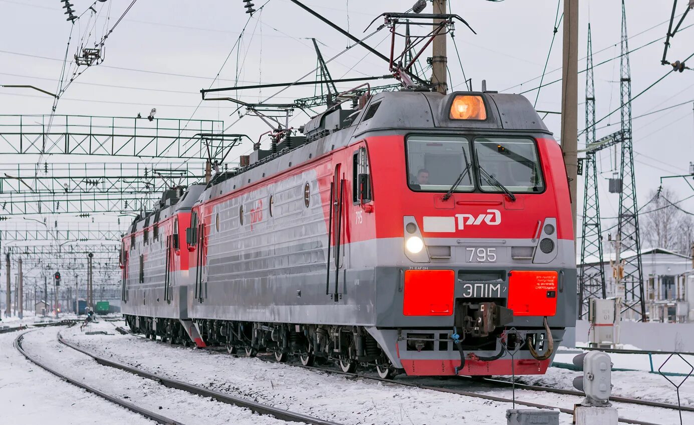 Эд4м янаул ижевск. Эр9 гжд. Станция дружинино. Электропоезд дружинино. Дружинино станция жд.