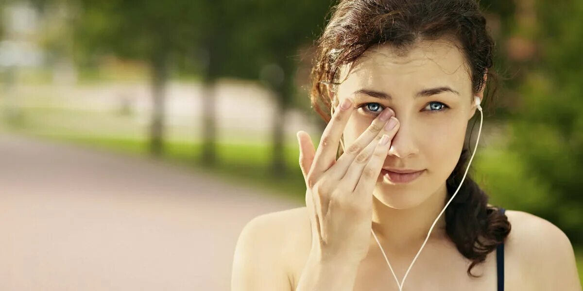 Девушка в наушниках. Наслаждение эмоция. Эмоции трек. Эмоции трек. Эмоции трек.