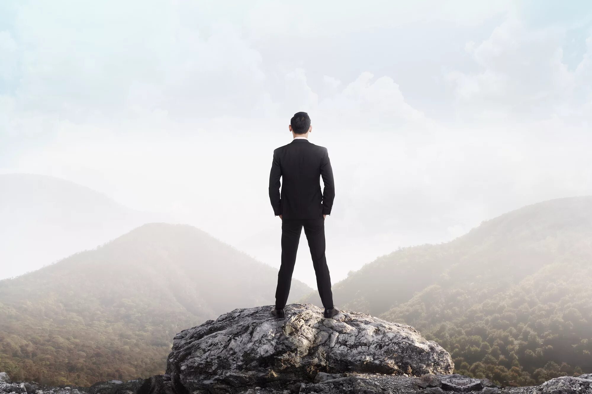 Мужчина в офисе. Successful person who. Successful person who. Успех в бизнесе. Successful person who.