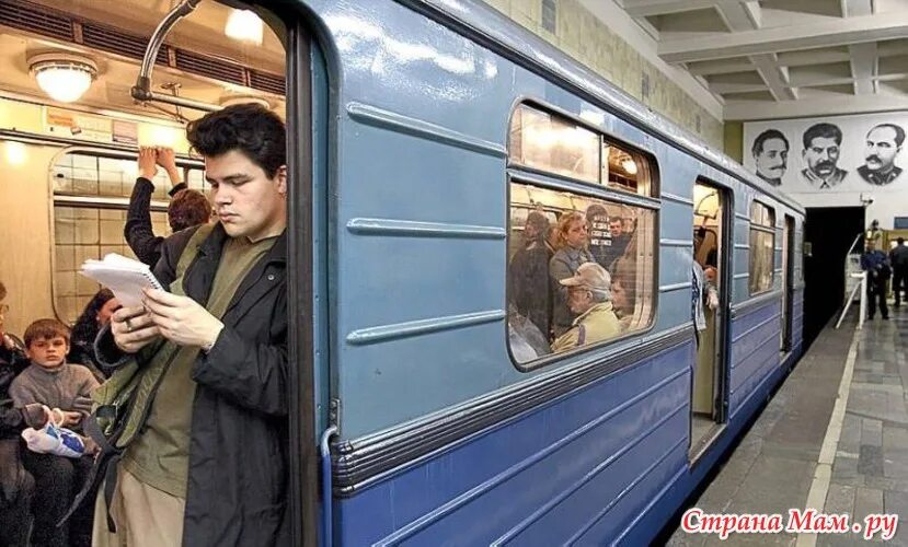 Перерывы в метро. Полный вагон метро. место метро. вагон метро час пик. метро москва час пик вагон.