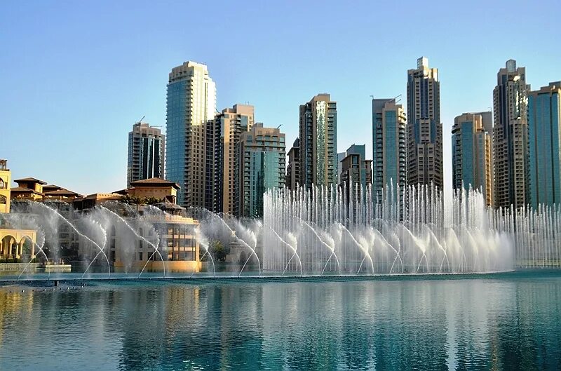Дубайские фонтаны. Фонтан Дубай. Дубай Молл фонтан. Поющие фонтаны в Дубае.