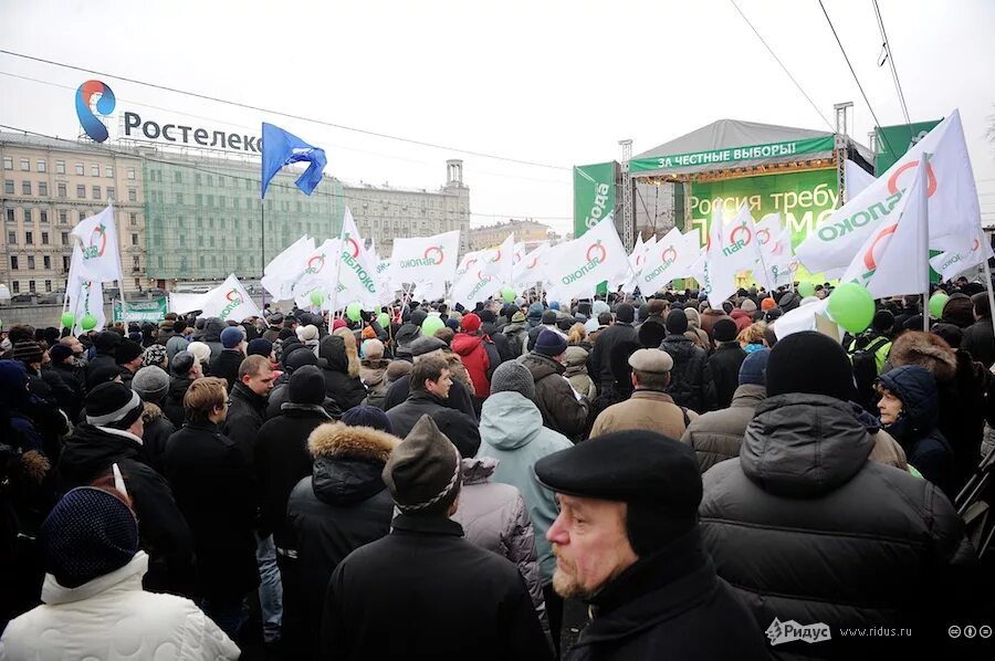 4 декабря 2011. Яблоко митинг. Партия яблоко митинг. Протесты партий яблока. Лидеры участников митинга на Болотной.