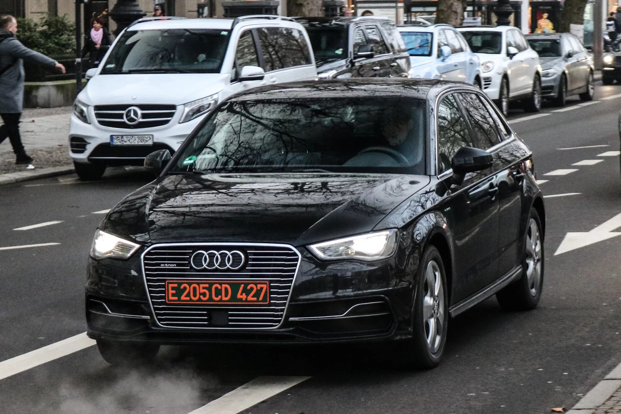 Черные номера. Дипломатический номер Audi a4. Иностранные номера машин. Дипломатические автомобильные номера.