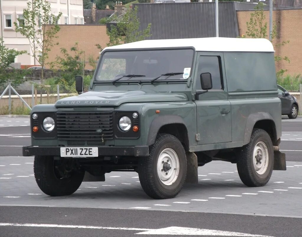 Ленд Ровер Дефендер 1998. Ленд Ровер Дефендер 2011. Land Rover Defender 1998 года. Land Rover Defender 1998 кузов. Defender 009