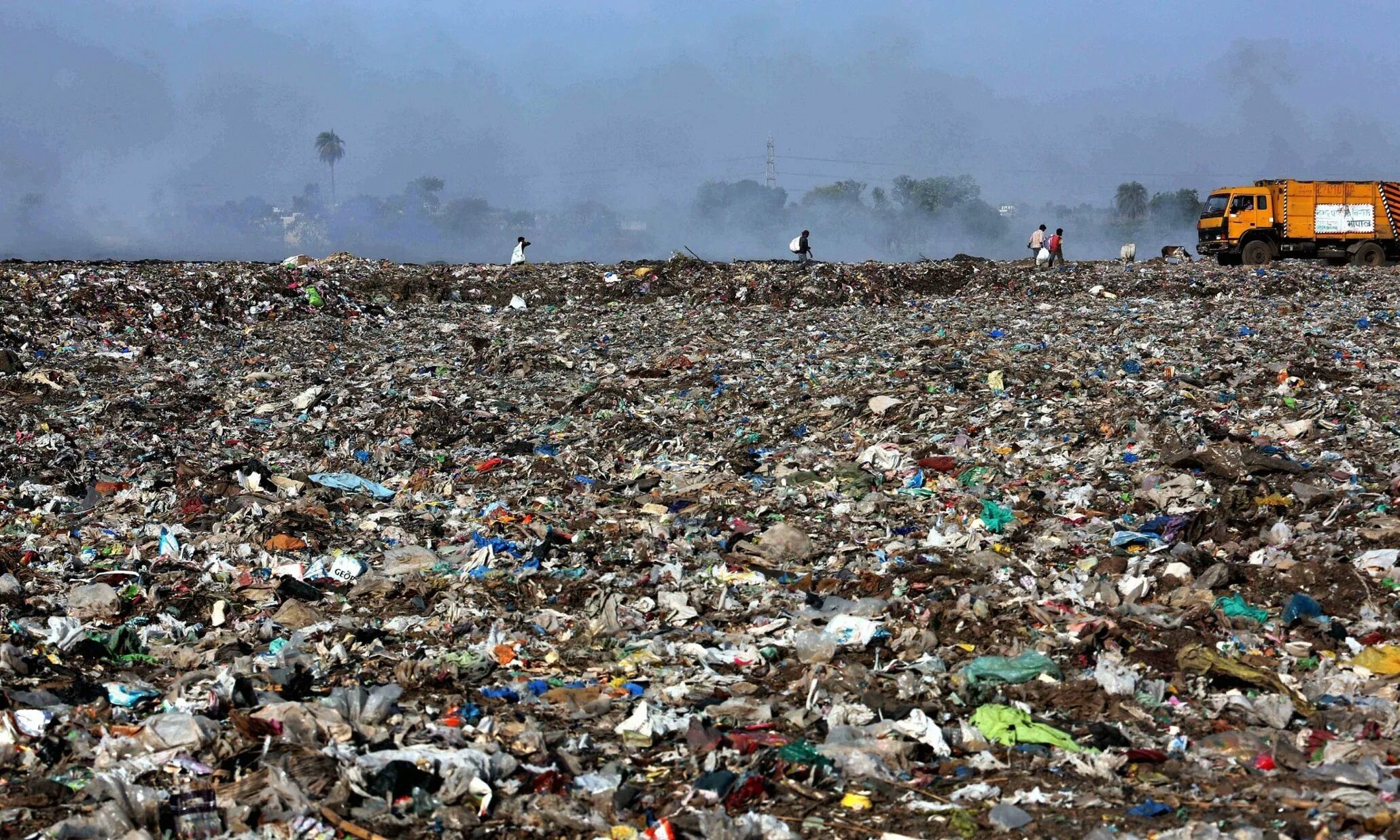 Fill in avalanche tornado pollution endangered. Air pollution by landfill. Landfill Aerial. Earth pollution. Garbage landfill meaning.