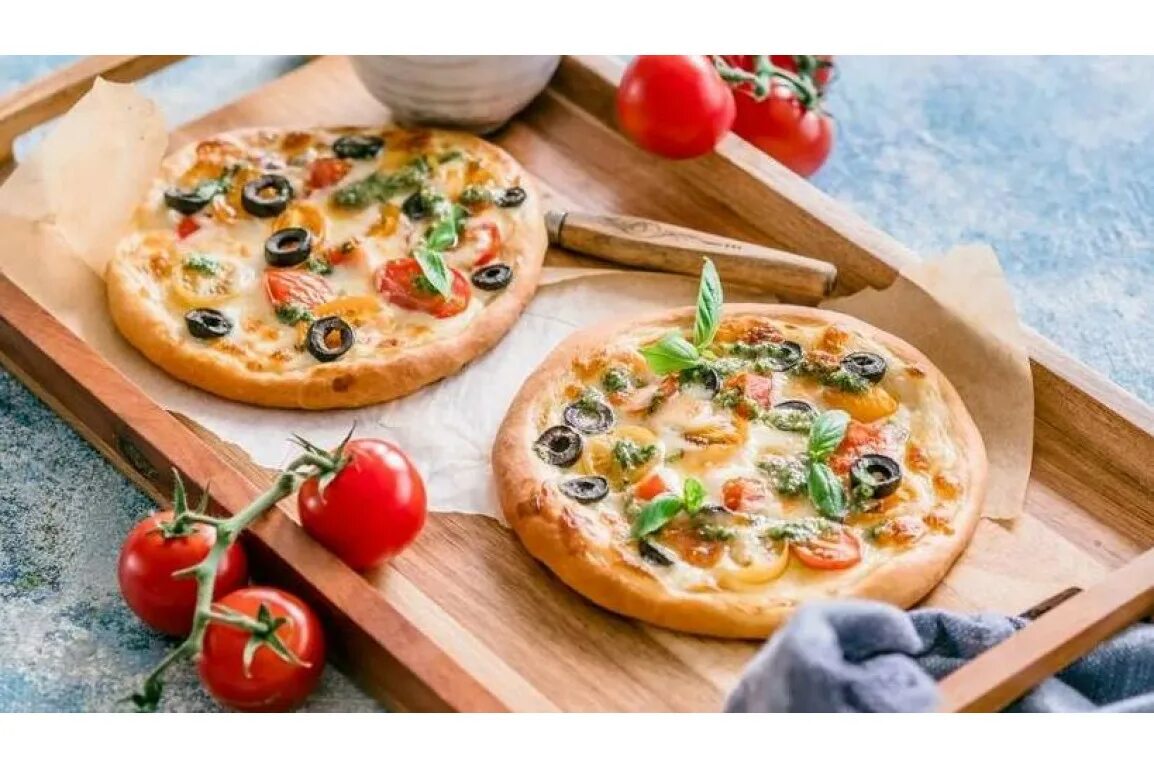 Пицца с мини моцареллой. Мини пицца с томатами и моцареллой. Пицца маленькая. Пицца маленькая круглая. Pizza reaby