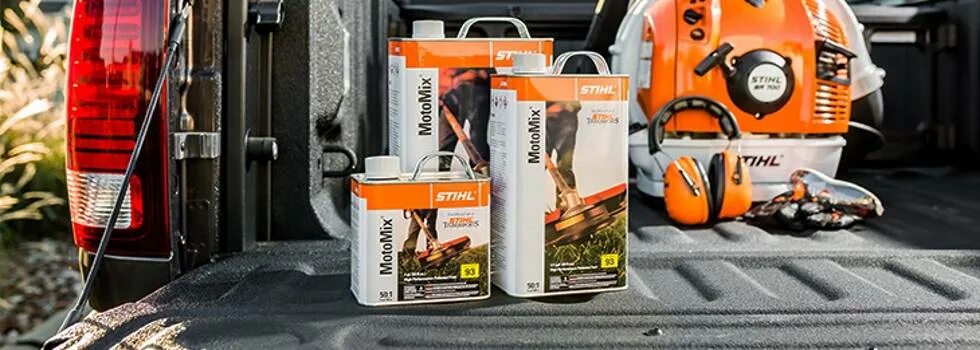 Stihl какой бензин. Stihl Motomix. МОТОМИКС смесь для бензопилы. Масло штиль реклама. Баннер штиль.