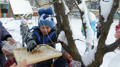 Дети провожают птиц